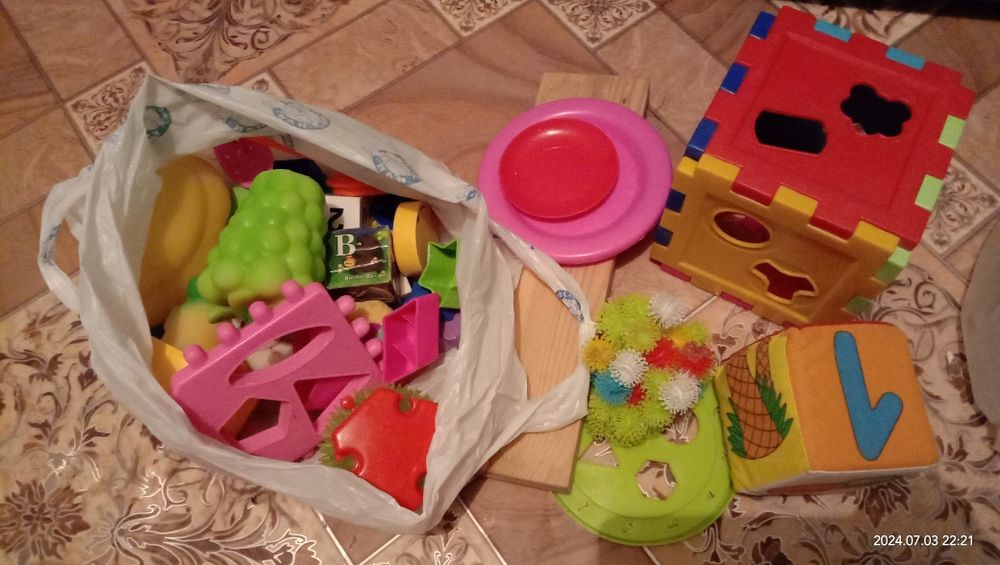 Игрушки дешево продам