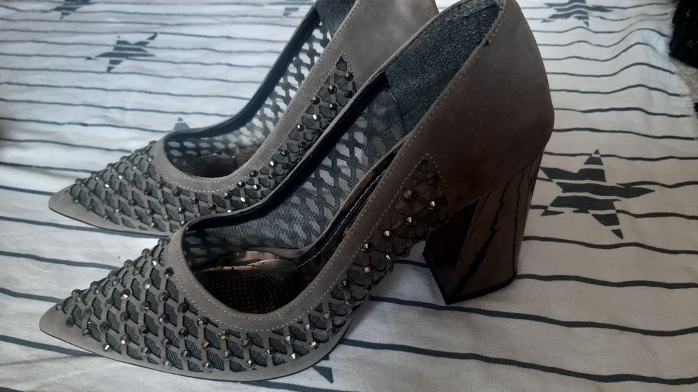 Turetski tufli sotiladi.1 marta kiyilgan.Kelishtiraman narxini