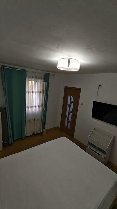 Garsonieră la casă cu curte proprie – Zona Piața Muncii (2 min. metrou) – Ideală pentru o studentă / domnișoara.Direct de la Proprietar(Fara Agenții)