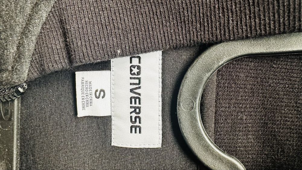 Ново яке- суичър Converse