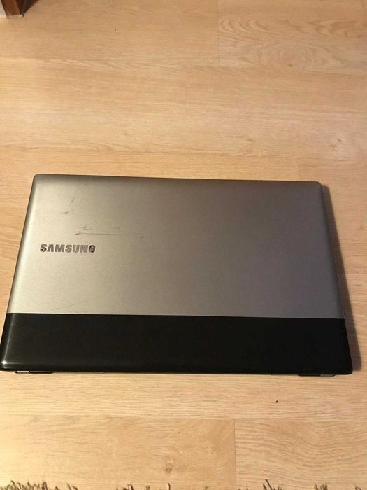 Продавам лап топ samsung