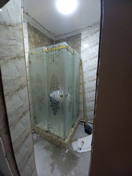 200 $ душкабина стеклянных  10 мм прозрачный  стекло+зеркала и ромбик