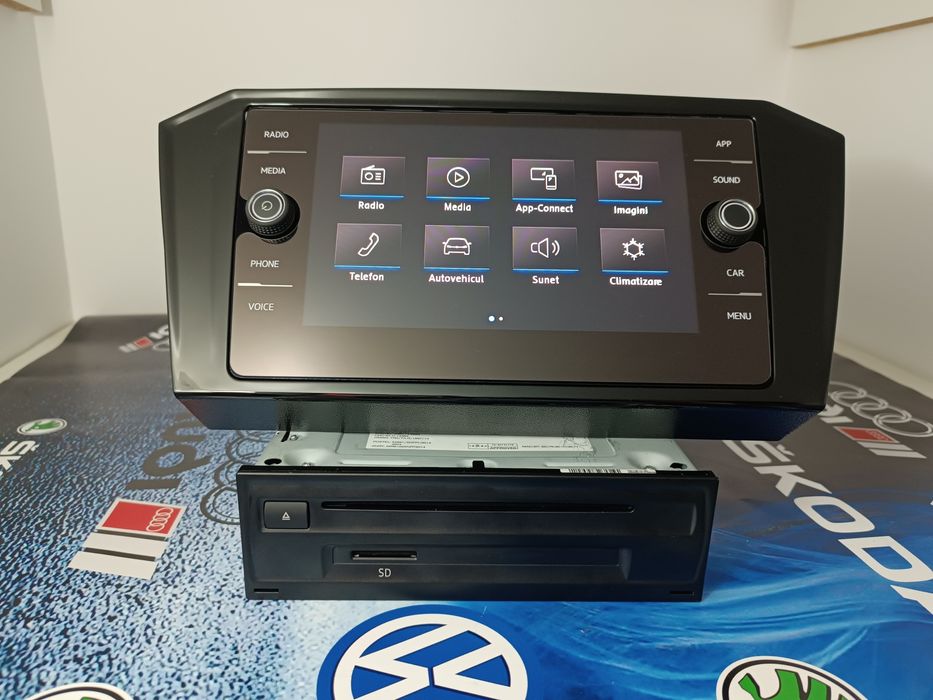 Vând Mib2 Vw PassatB8 unitate și display,rama inclusa in preț