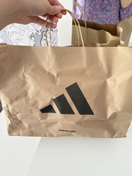 Оригинал кроссовки Адидас.