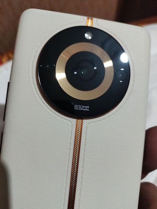 Realme 11pro plus 12/512GB Media Tek Dimensity 7050 protsessor