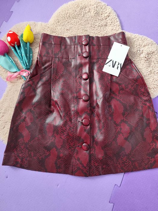 Кожена пола на ZARA