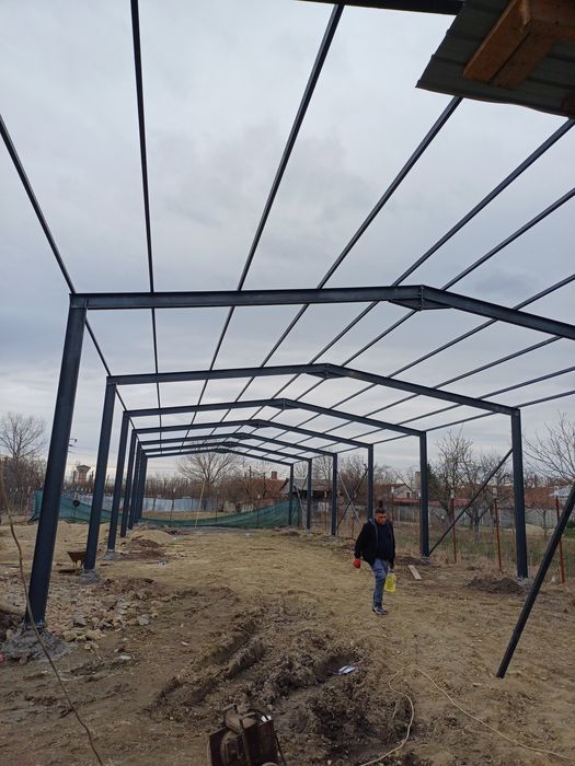Vand hale metalice avem pe stoc asiguram transport si montaj rog serio