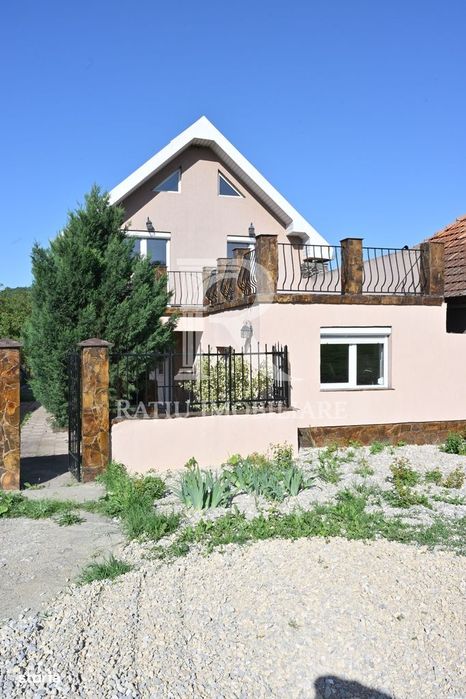 Casa cu Etaj | Hidiselu de Sus