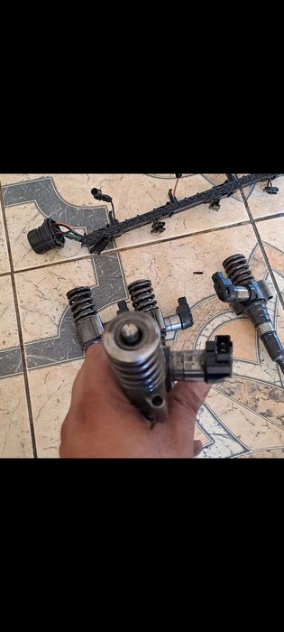 Injectoare Volkswagen Passat B6 2.0 tdi bkp cod 03G 130 073 S
