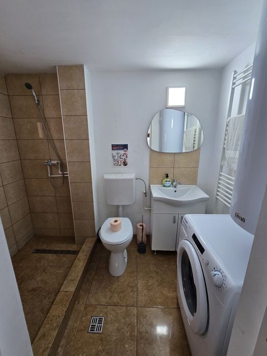 Închiriez cabană cu ciubăr