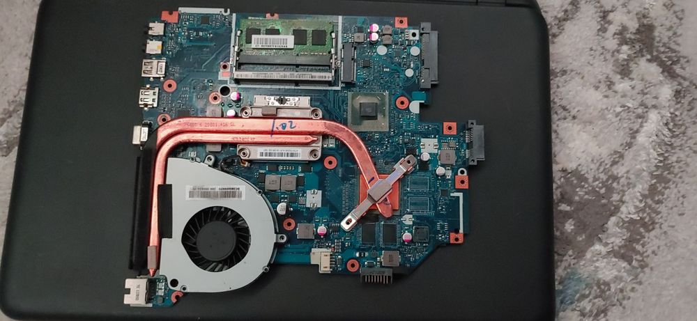 Продаёться материнская плата Acer Aspire E1 от ноутбука