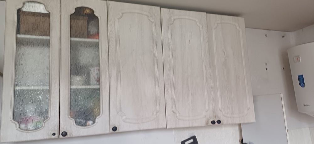 Кухонный гарнитур и шкаф