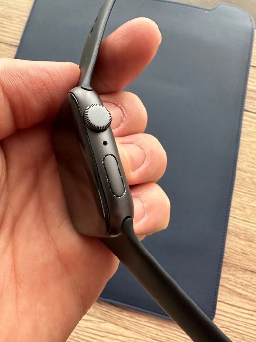 VÂNDUT!!                                    Vând Apple Watch SE 44 mm