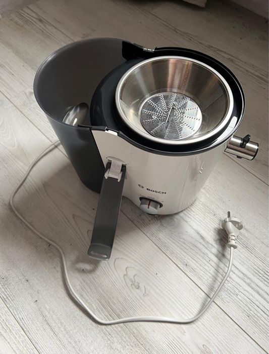 Storcător de fructe Bosch