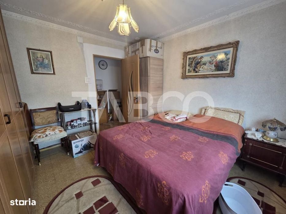 Apartament 3 camere decomandat zona 1 Decembrie 75mp si boxa la subsol — fotografia 3