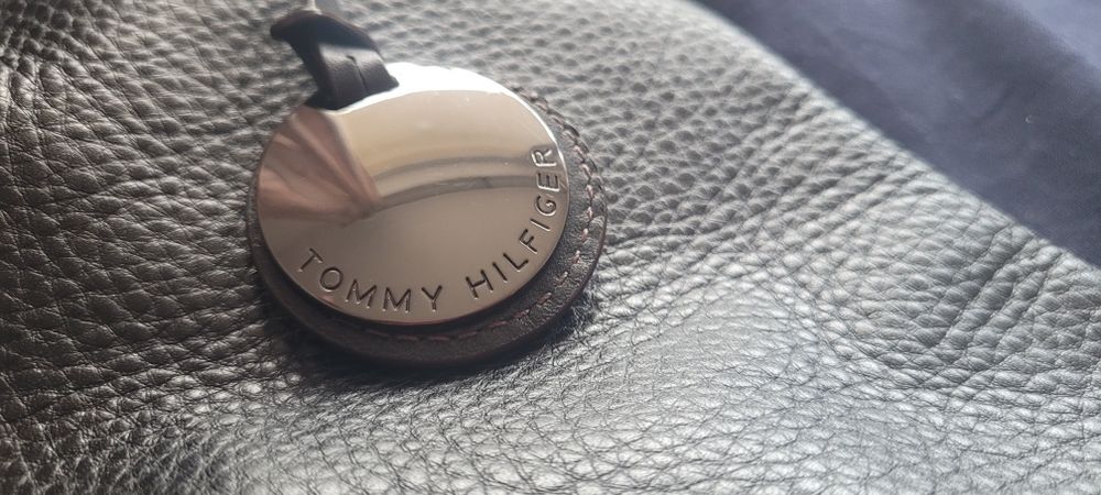 Чисто нова, естествена кожа, Tommy Hilfiger