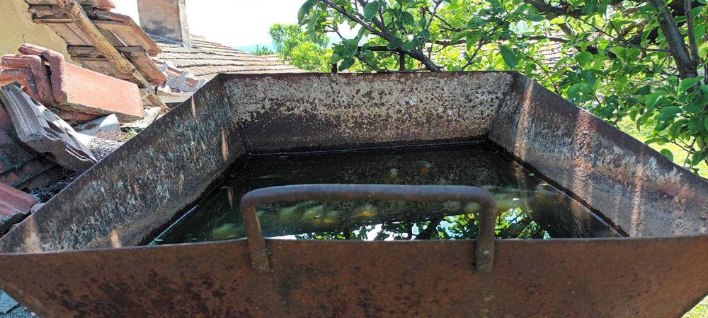 Здраво,метално корито, направено от дебела ламарина