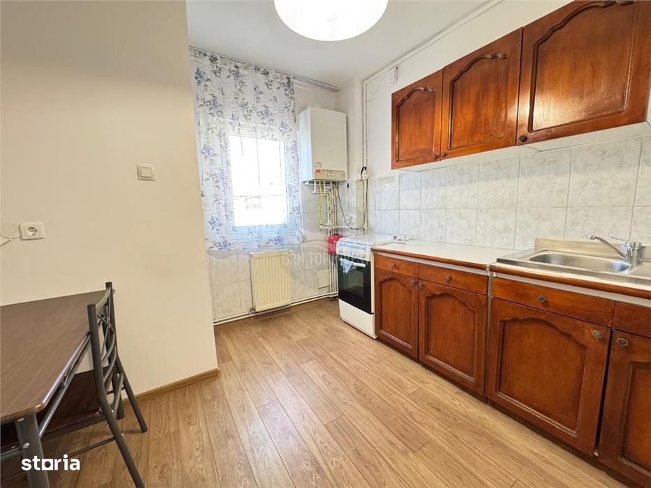 Apartament decomandat 2 camere cu balcon zona Mihai Viteazul