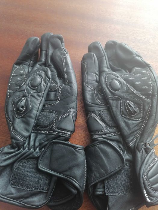 Яке, каска, панталон, ръкавици за мотор