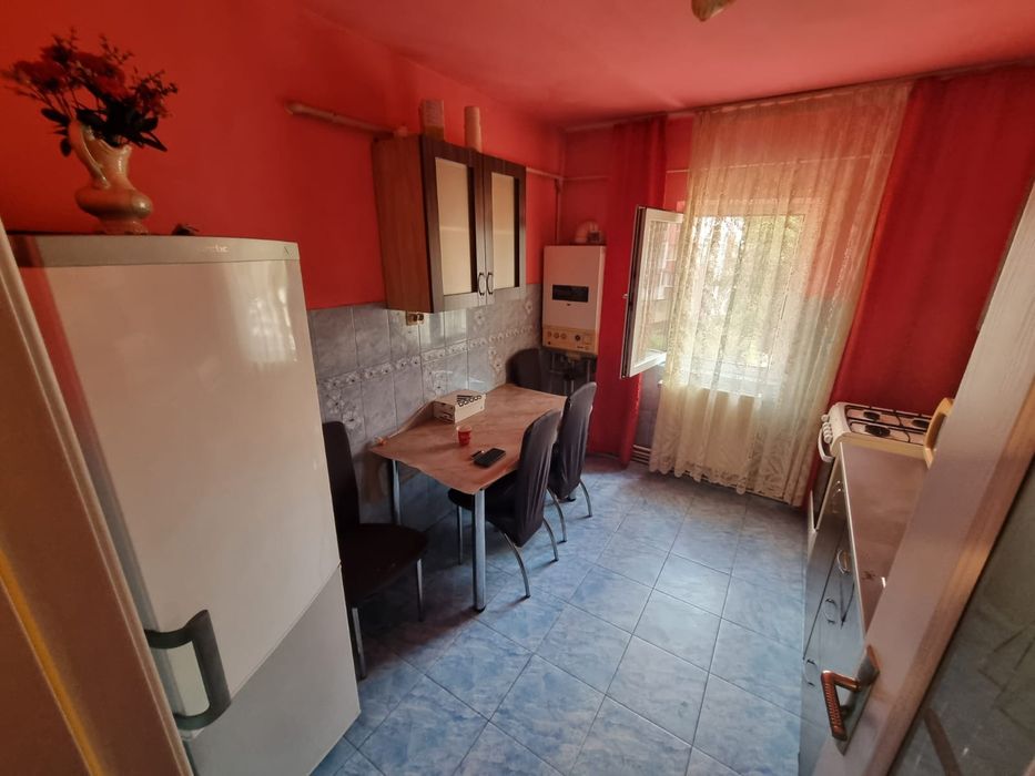 Proprietar închiriez apartament cu 2 camere zona Lipovei