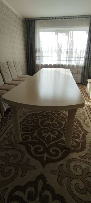 Продам стол гостиной