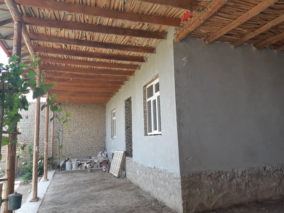 Uy sotiladi yoki almashtiriladi srochnaga!!!