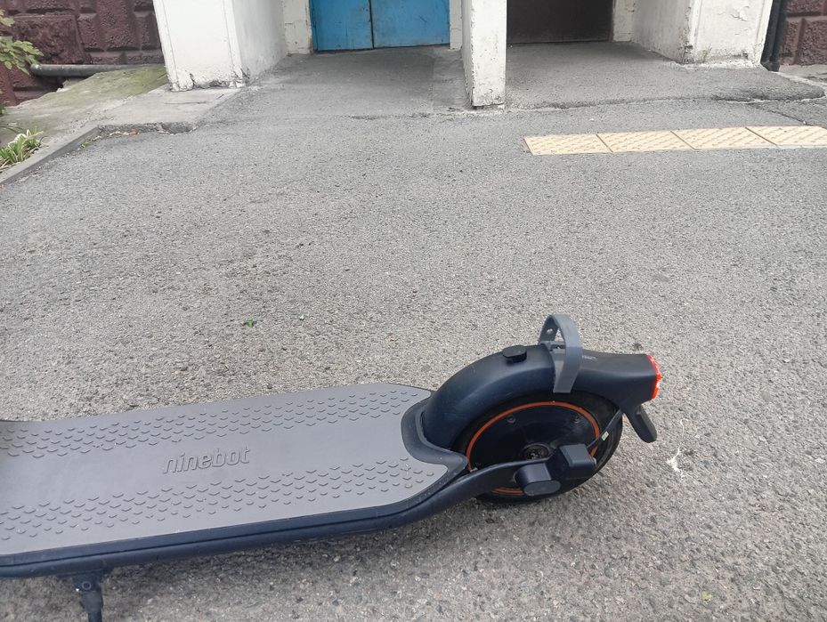 Самокат ninebot  F65U б/у