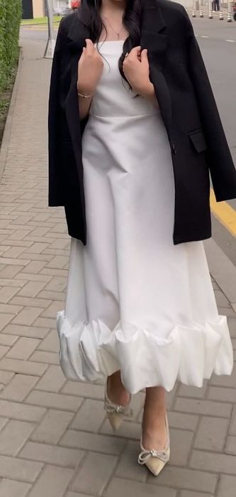 платье белое в отличном состоянии