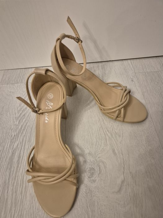 Sandale cu toc,mărimea 37