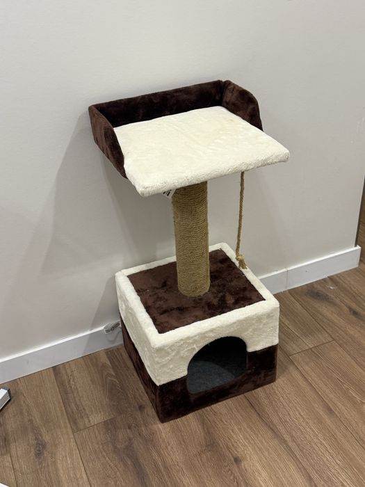 Домик и когтеточка для кошек