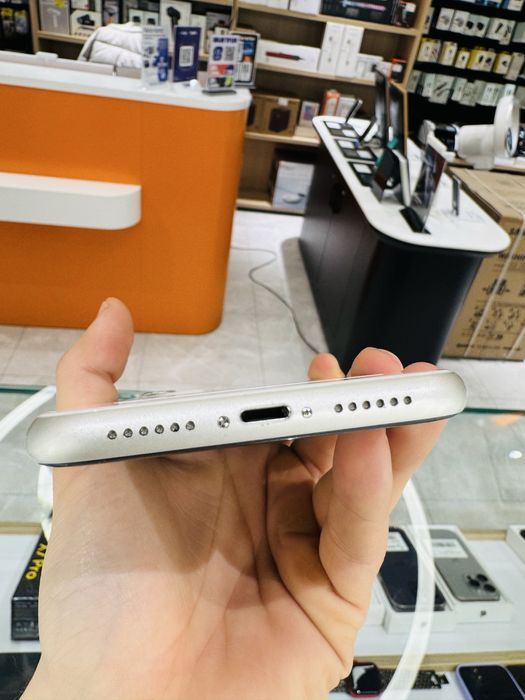 Apple Iphone used 11 128gb white oq sim 76% ideal holati zur