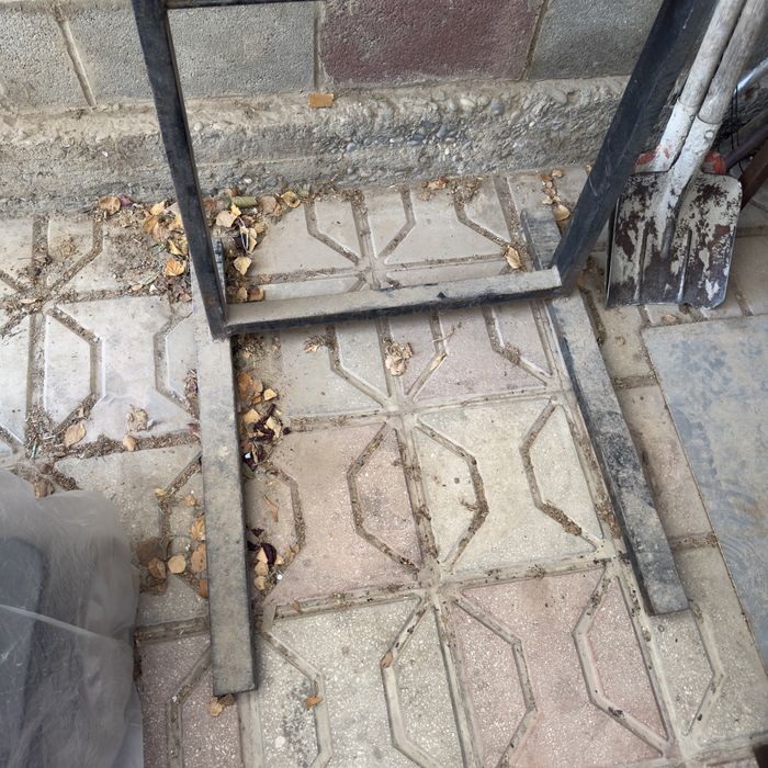 Брусья металлические.