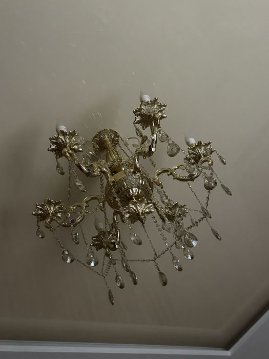 Люстра в хорошем состоянии