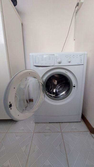 Продаётся стиральная машина INDESIT