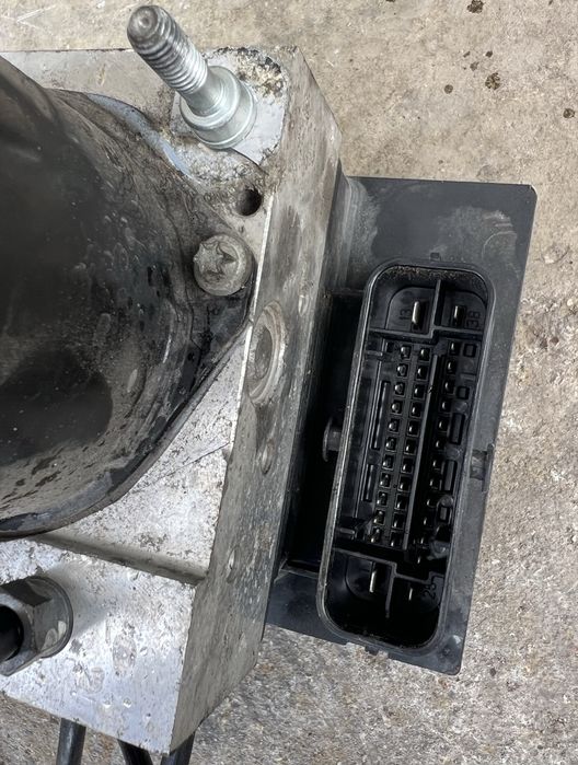 ABS помпа 6R0 907 379 AF  VW Polo 2009/2013