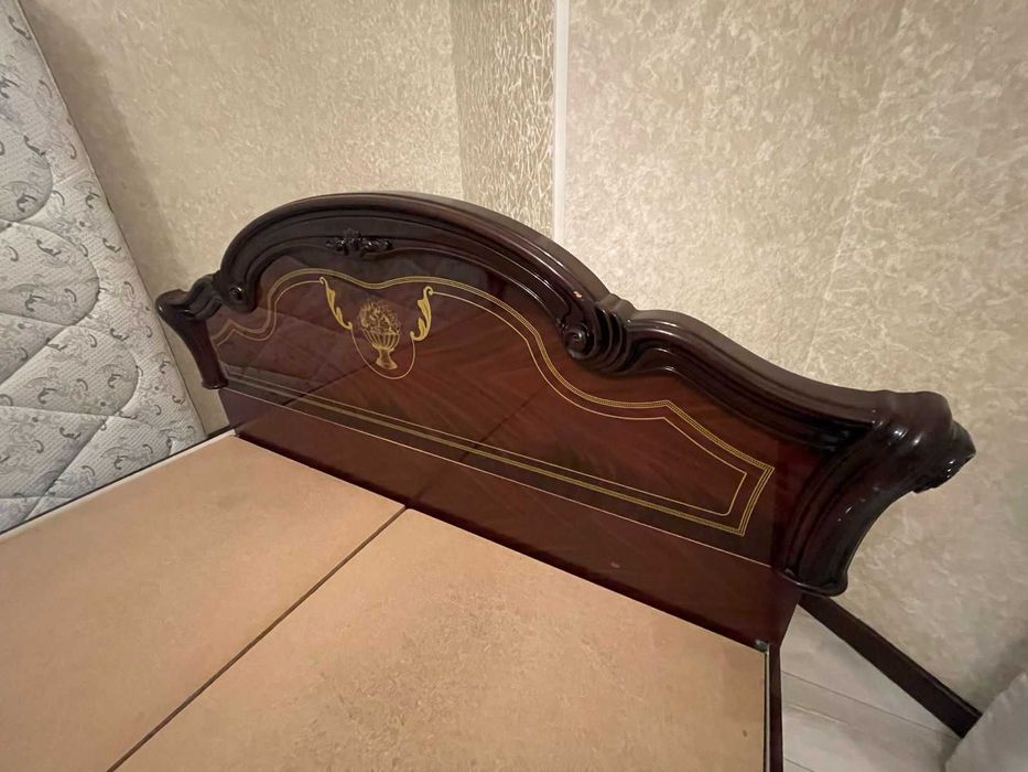 Продам гарнитур Итальянский