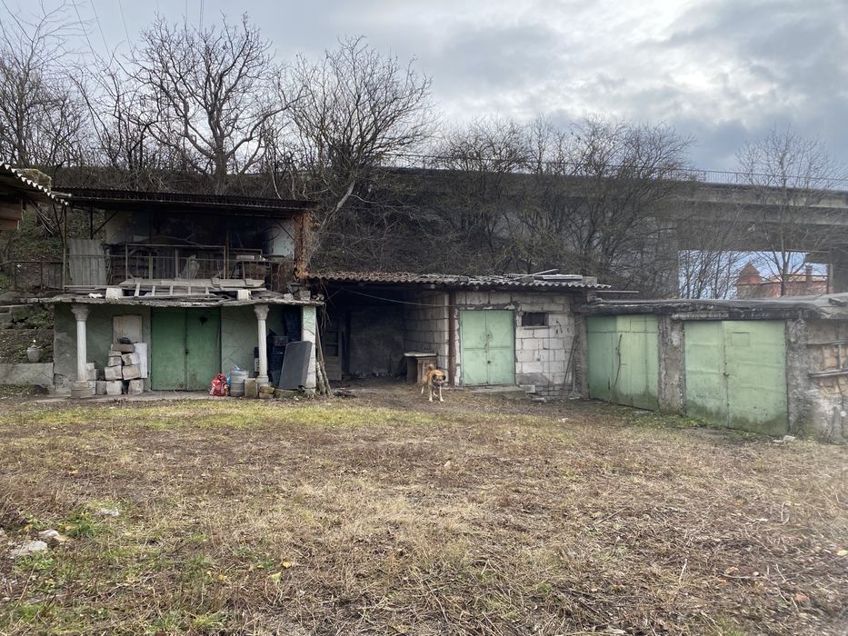 Vand casa si anexe