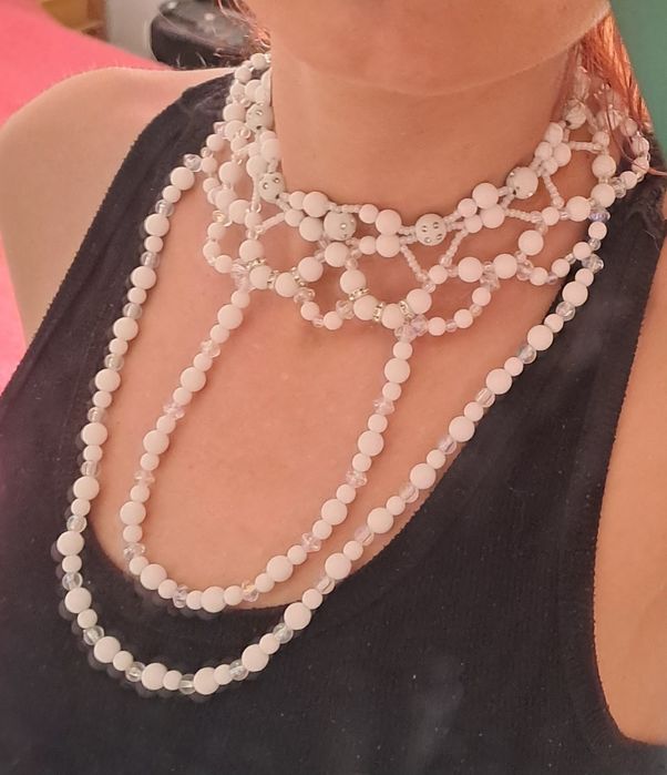 Ръчно плетени бижута от маниста