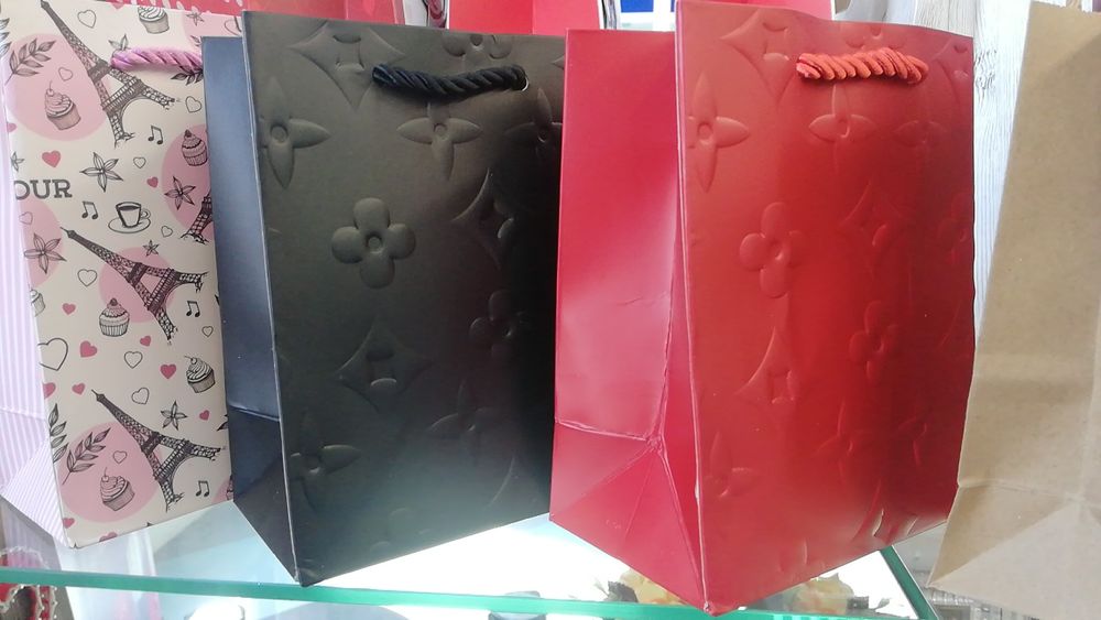 Пакеты коробки подарочные