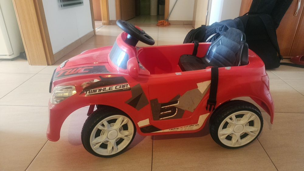 Masinuta copii roșie cu acumulator nou