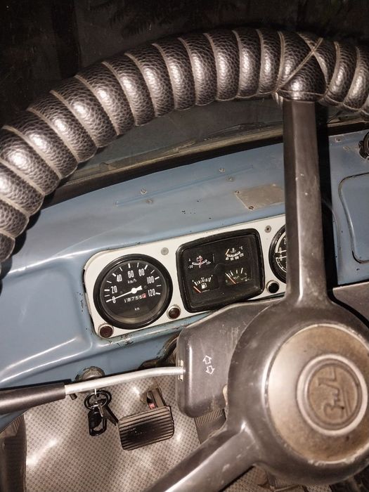 Yurib turgan moshina