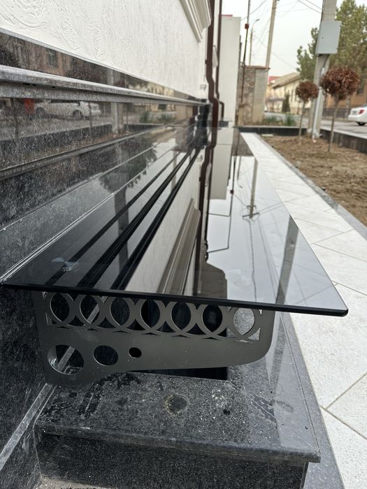 Установка душевых кабин и стеклянных ограждений и перила для лестницы