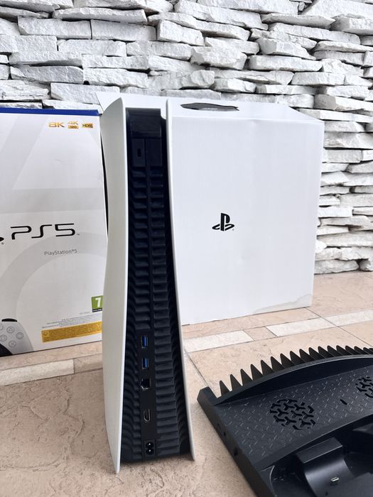 PLAYSTATION 5 в отлично състояние