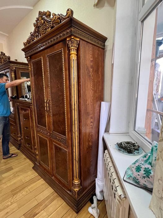 Продаётся классический мебельный гарнитур