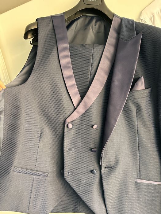 Мъжки костюм официален