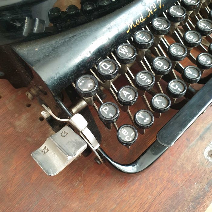 Преносима немска пишеща машина от 1910 г. Adler модел №7