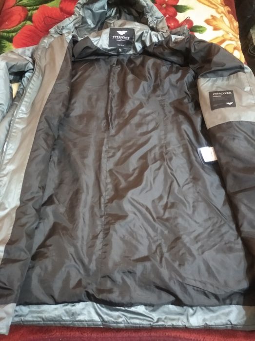 Куртка женская,привозная, лёгкая,50-52размер,150000сум..