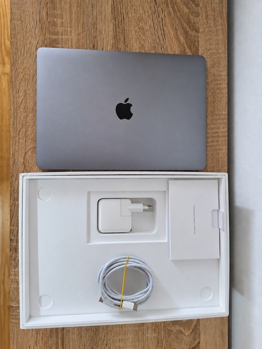 MacBook Air M1 – 16GB RAM / 256GB SSD – Baterie 92%