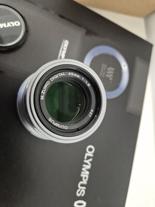 Olympus OMD EM5 MKII + Olympus  45MM/F1.8 + външна светкавица