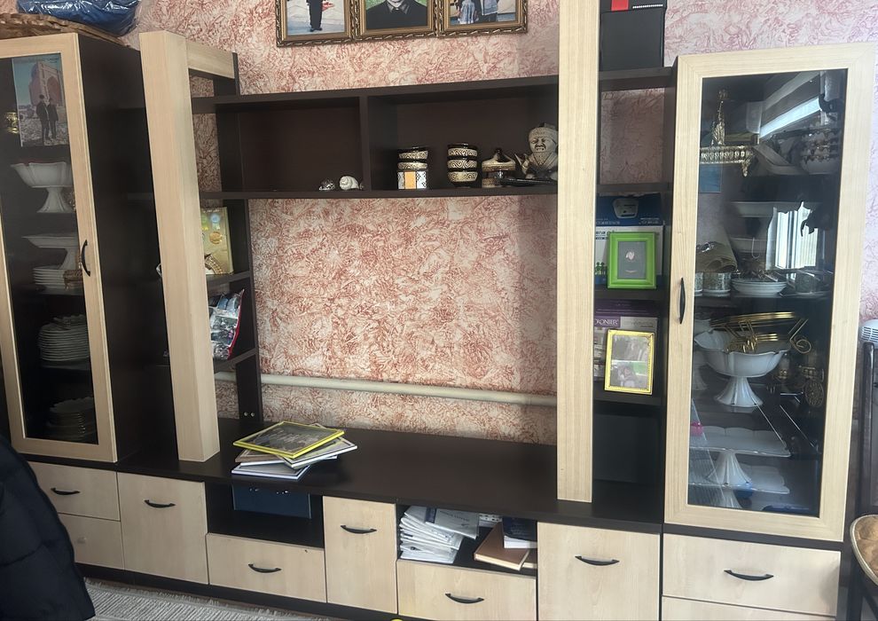 Шкаф -сервант 15000